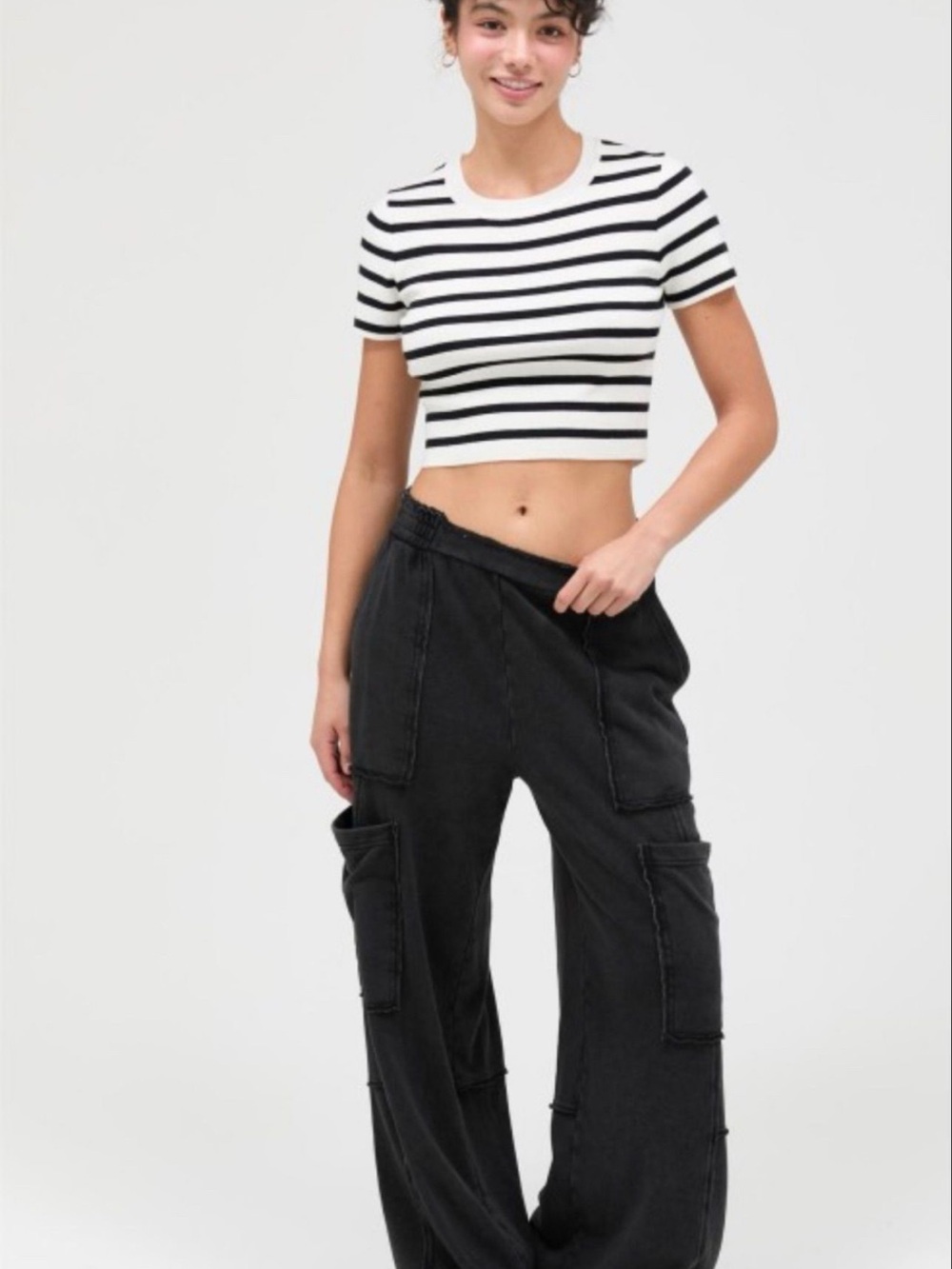 Wide-Leg Cargo Pants. Washed black